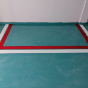 Rénovation de sol avec peinture époxy et traçage