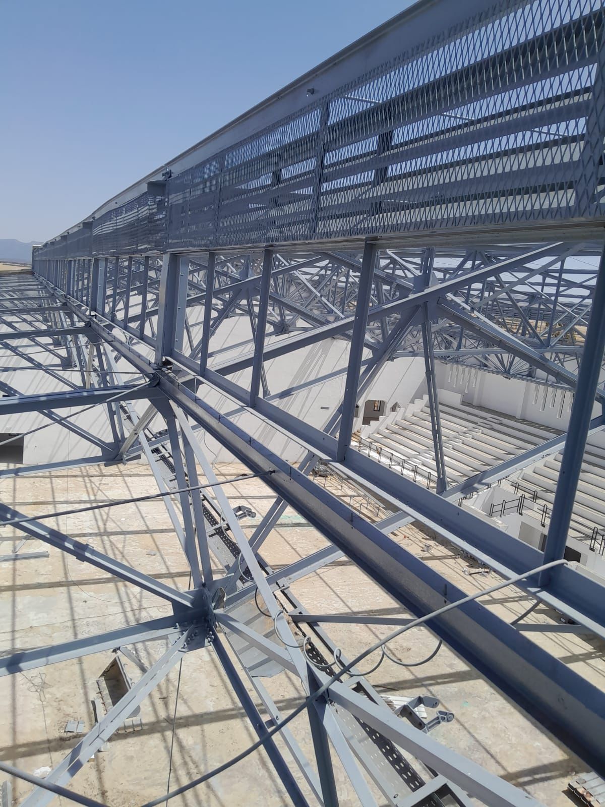 Traitement anticorrosion de charpente salle des sports – Image 9