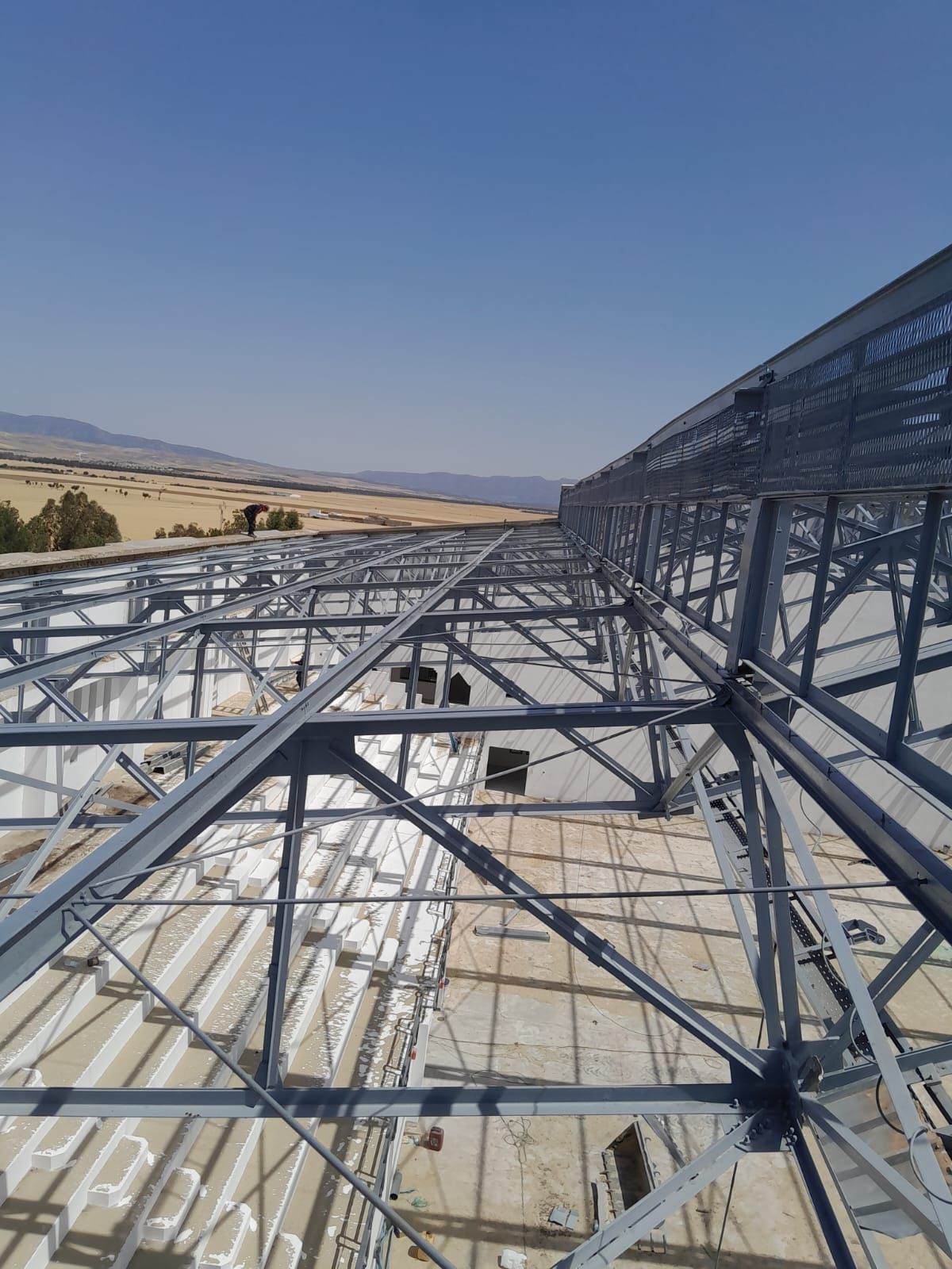 Traitement anticorrosion de charpente salle des sports – Image 11