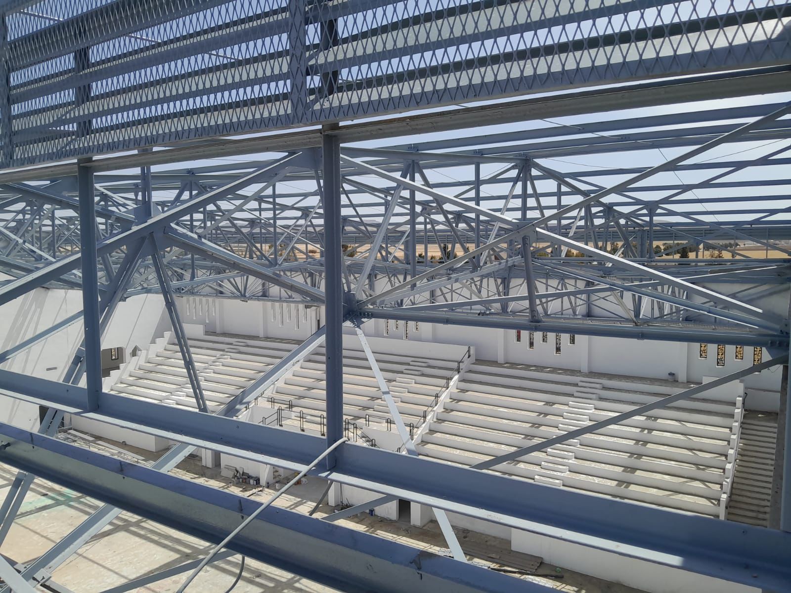 Traitement anticorrosion de charpente salle des sports – Image 8